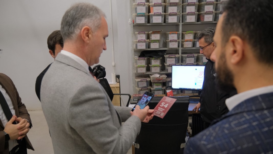 İnegöl’de Yapılar Kimlikleniyor İnegöl Belediyesi’nin hayata geçirdiği QR kodlu numarataj uygulamasıyla şehirdeki yapılar