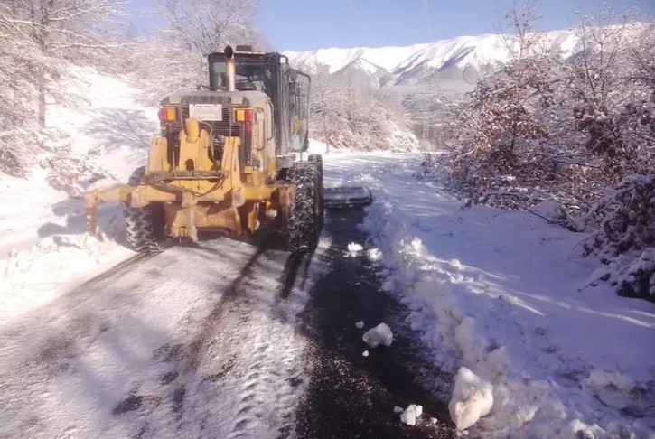 Bursa Büyükşehir Belediyesi, kent genelinde etkisini sürdüren kar yağışı ve