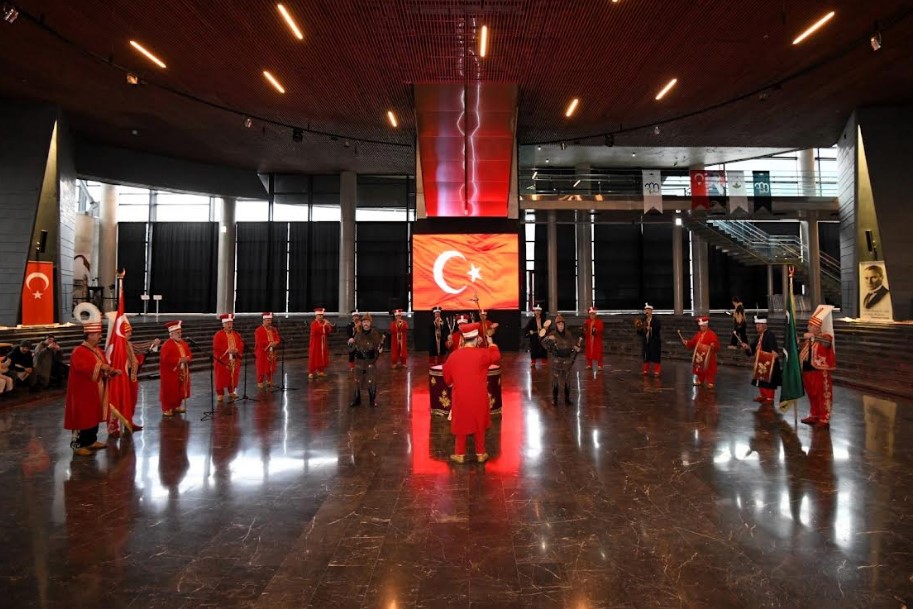 Geçmişin ihtişamı panorama 1326’da canlanıyor Tarihi Mehter Takımı ve Bursa Tahtakıran Kılıç Kalkan Ekibi, geçmişin