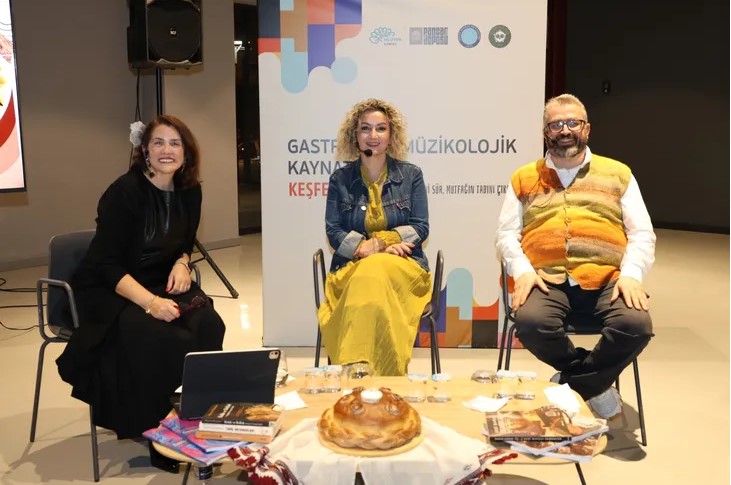 Nilüfer Belediyesi’nin düzenlediği “Gastroetnomüzikolojik Kaynatmalar” söyleşisi bu ay ekmeğin binlerce