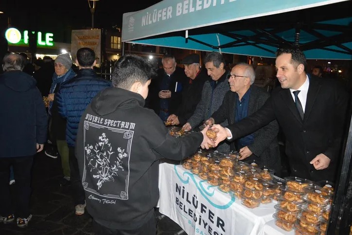 Nilüfer’de kandil geleneği yaşatıldı Nilüfer Belediyesi, Miraç Kandili dolayısıyla geleneksel kandil simidi ikramını bu