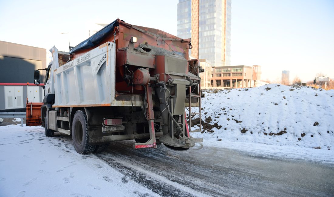 Yeni yılın ilk gününde etkili olan kar yağışıyla birlikte teyakkuzda
