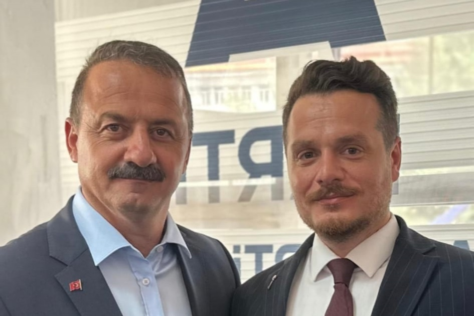 Anahtar Parti’de Bursa’ya Güçlü Güven Anahtar Parti, teşkilat yapılanmasını güçlendirme ve siyasal iletişim alanında profesyonel