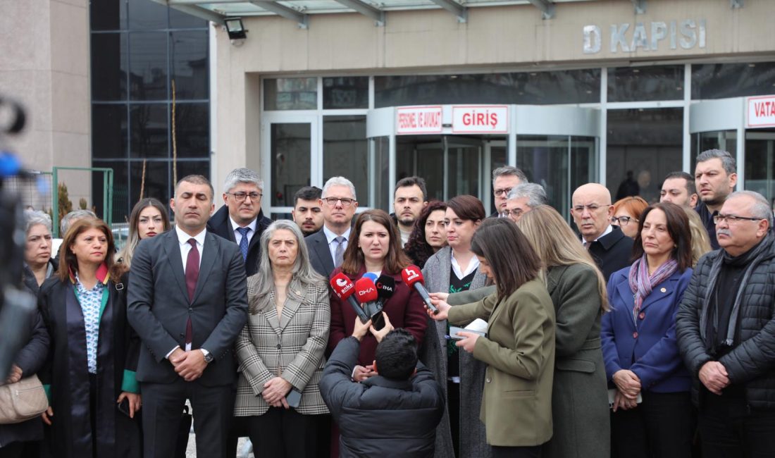 Deniz Dalgıç: “Mumcu, faili meçhul kalmamalı” Mudanya Belediye Başkanı Deniz Dalgıç, 24 Ocak 1993’te düzenlenen bombalı