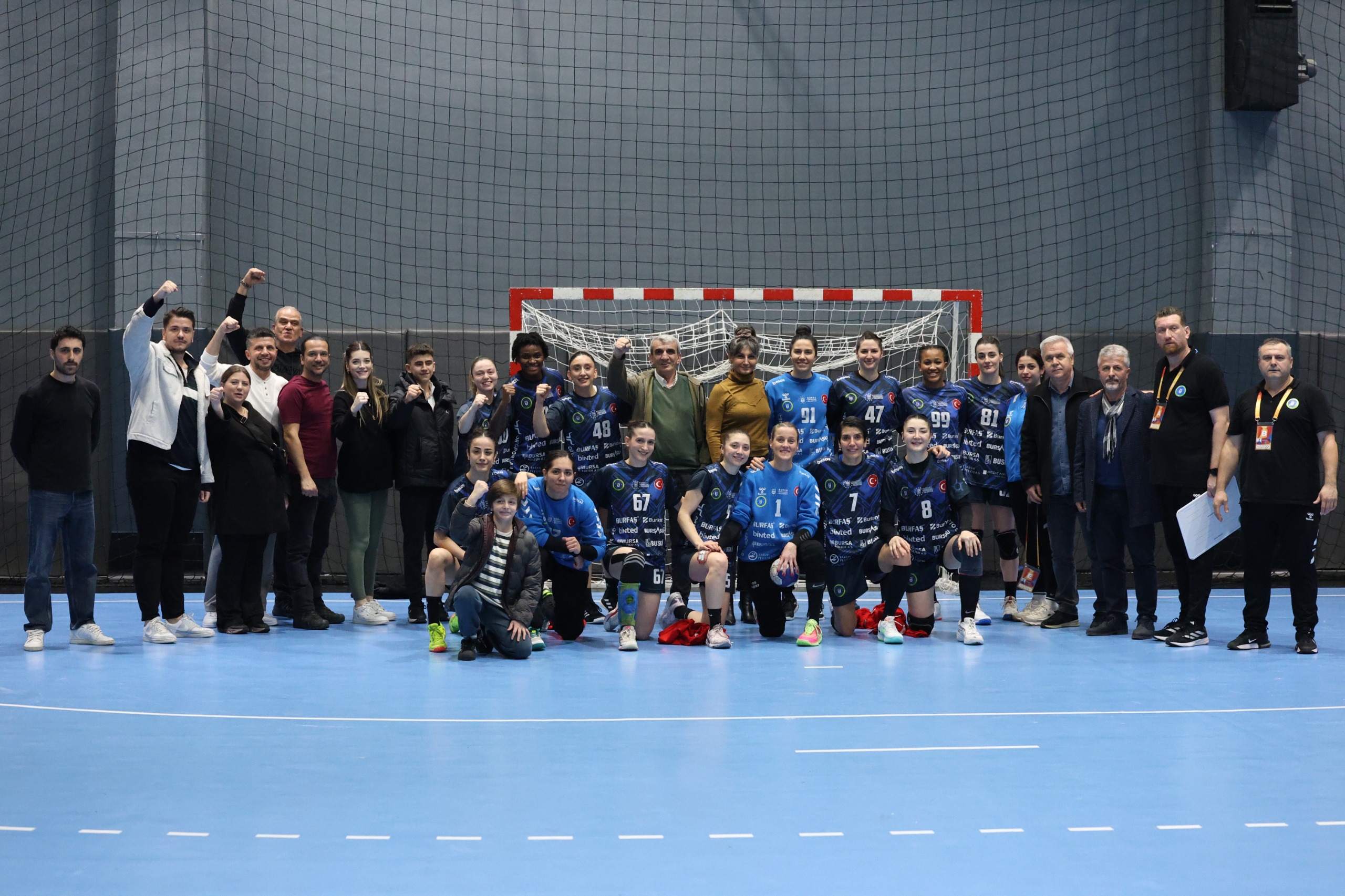 Kadınlar Hentbol Süper Ligi’nde mücadele eden Bursa Büyükşehir Belediyespor, 14.