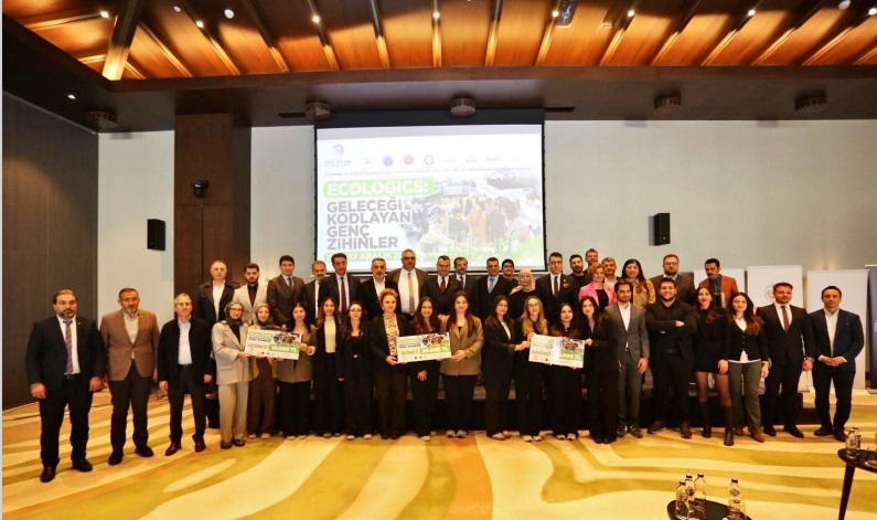 Bursa Teknik Üniversitesi (BTÜ) öğrencilerinin, Burkay Tekstil’in jet boya makinelerindeki