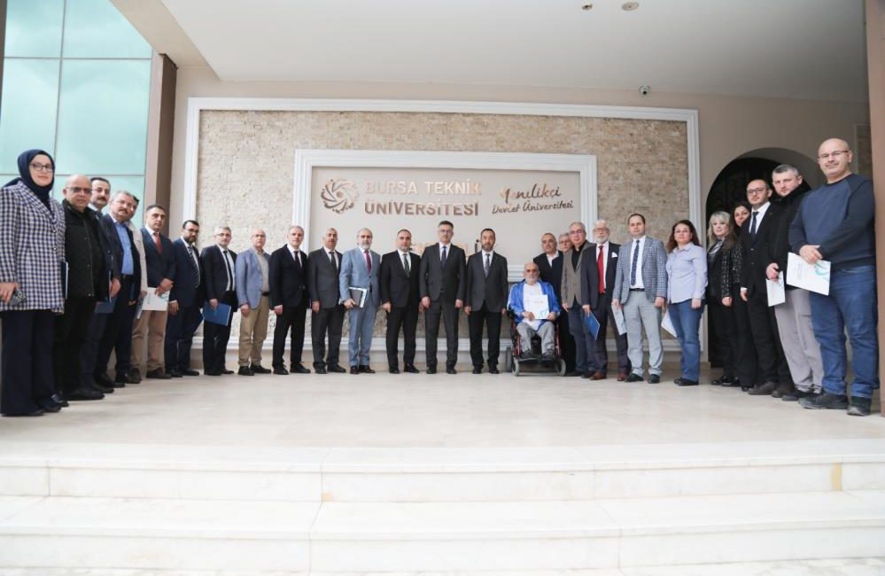 BTÜ’de personele vefa ödülü Kamuda 20 ve 30 yıllık hizmetini tamamlayan BTÜ’lü 26 personele,