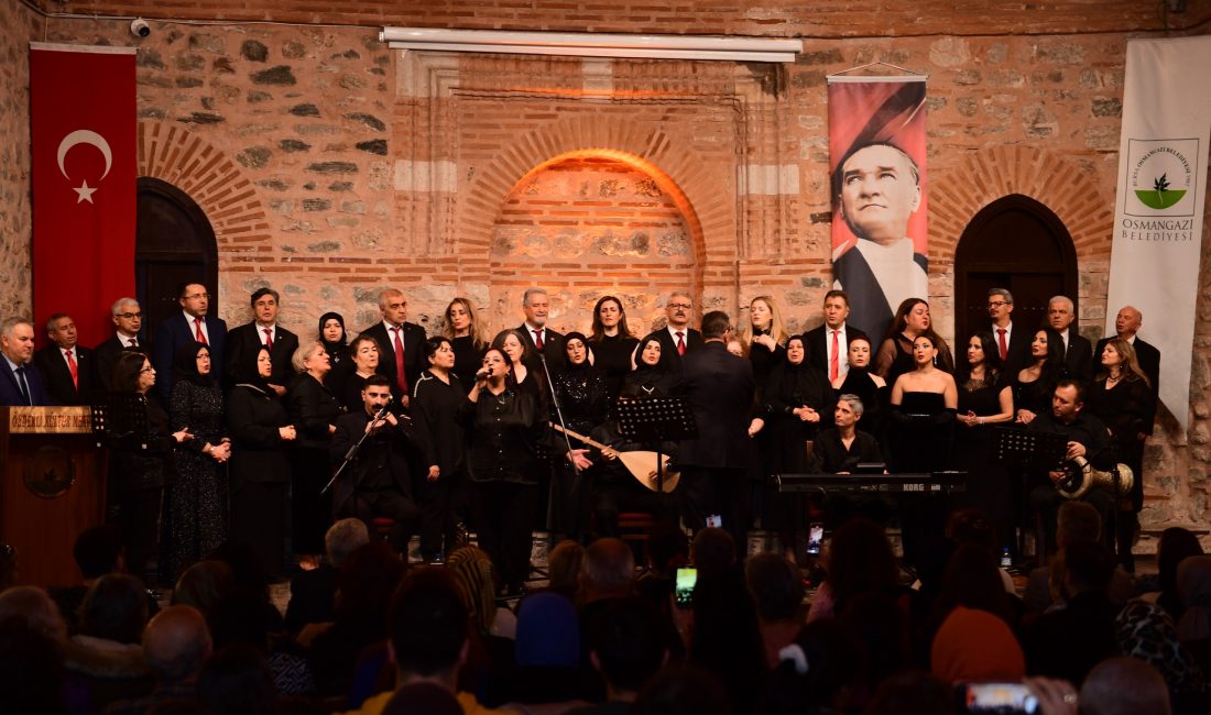 Osmangazi Belediyesi’nin düzenlediği ‘Türkülerde Buluşalım’ konserinde Türk Halk Müziği Korosu,
