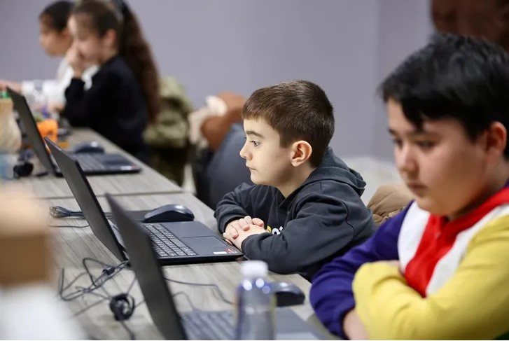 Gemlik’te çocuklar için eğitici ve eğlenceli hafta sonu Gemlik Belediyesi, çocukların hafta sonlarını aileleriyle birlikte keyifli, verimli ve