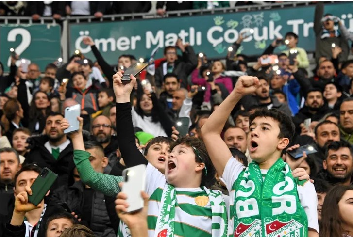 Çocuklara Bursaspor sevgisini aşılamak ve sporu hayatlarının doğal bir parçası