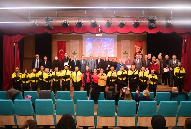 Osmangazi Belediyesi, 6 Şubat depremlerinin yıl dönümünde düzenlediği fotoğraf gösterimi