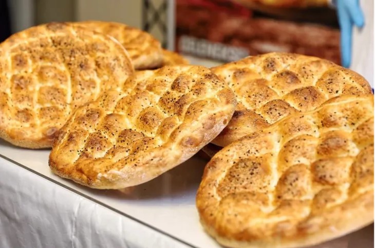 Bursa’da 450 gramlık BESAŞ pidesi 25 lira Bursa Büyükşehir Belediye Başkanı Mustafa Bozbey, Ramazan ayının vazgeçilmezi olan