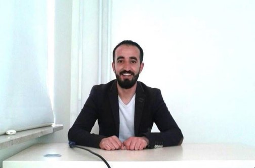 Bir gün değil, her gün görebilsek keşke… Geçen gün okulun koridorunda yürürken… Teneffüs oldu, herkes sağa sola