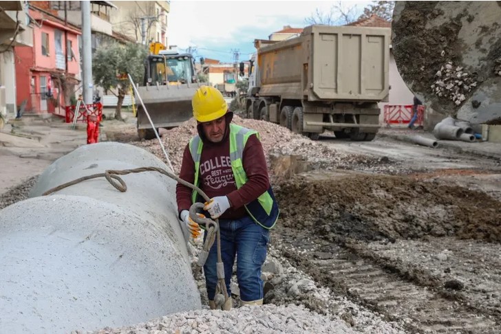 Mustafakemalpaşa’nın altyapısı Büyükşehir’le yenileniyor Bursa’nın güçlü bir altyapıya kavuşması için yatırımlarını tüm ilçelerde sürdüren
