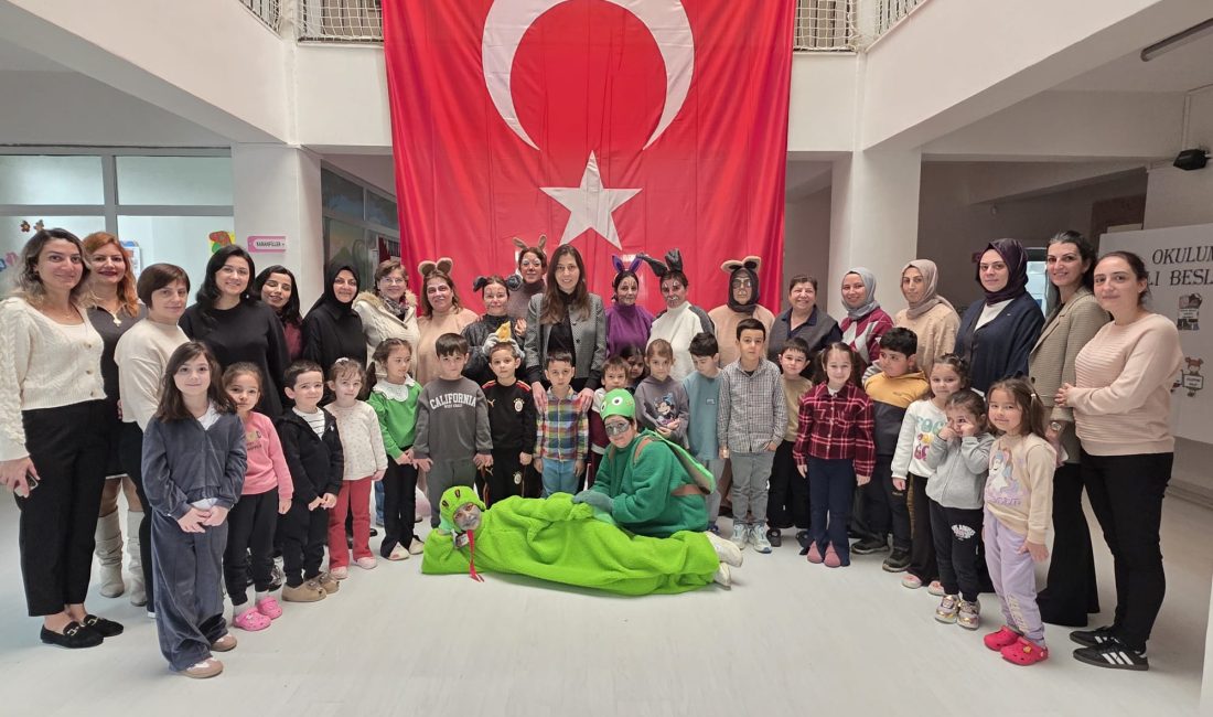 Bursa'nın Osmangazi ilçesinde eğitim ve öğretim veren Yunuseli Anaokulu tiyatro