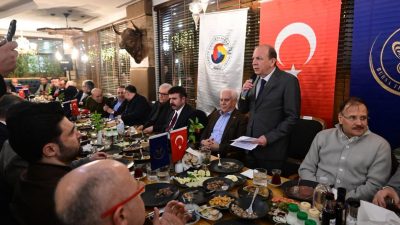 Bursa Ticaret Borsası’nın geleneksel hale getirdiği sahur programı, Bursa protokolünü,