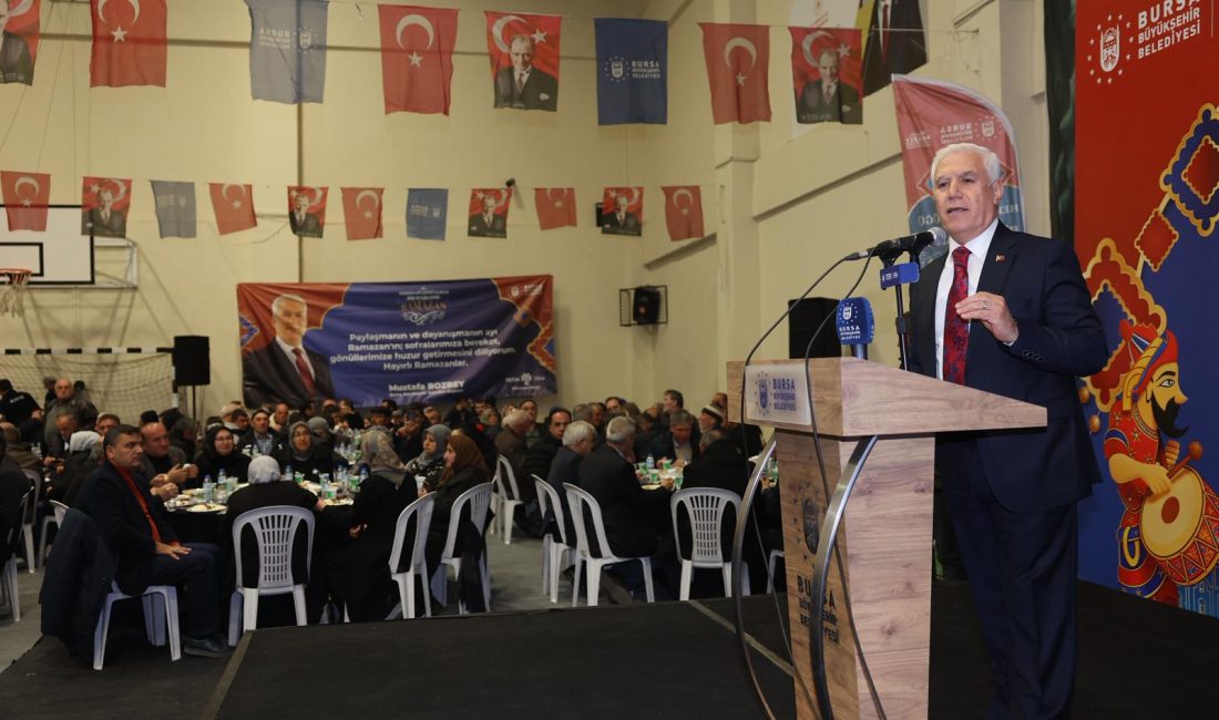 Bursa Büyükşehir Belediyesi tarafından Keles ilçesinde düzenlenen iftar programında vatandaşlarla