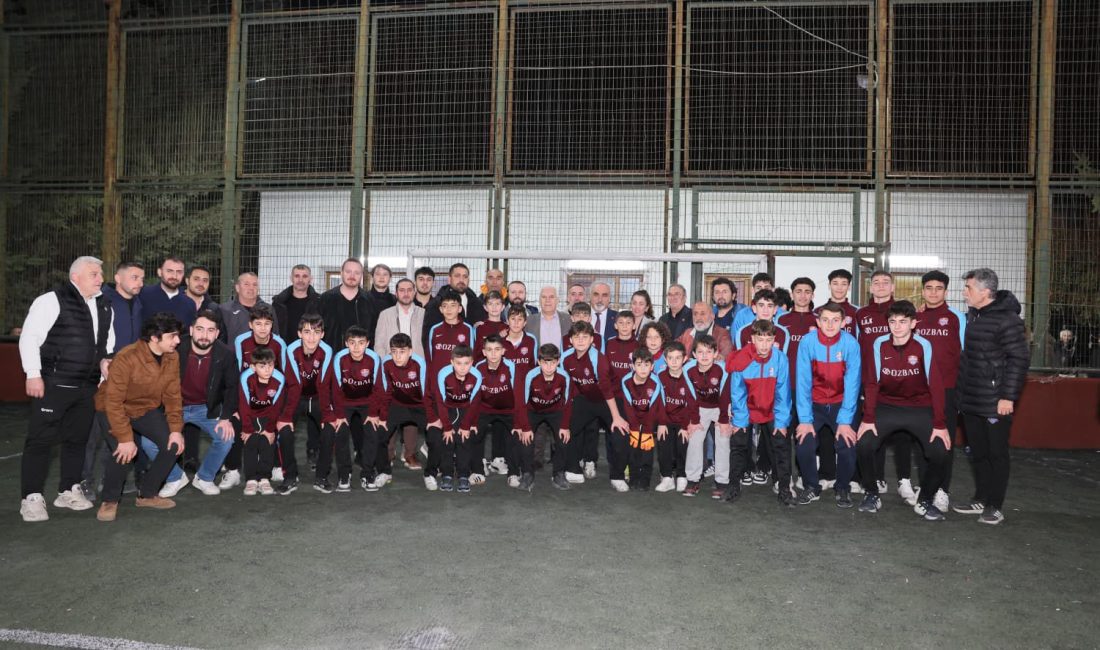 Gençler istedi, Başkan Bozbey yeniliyor Bursa Büyükşehir Belediye Başkanı Mustafa Bozbey, İnegöl Karadeniz Güvenspor’u