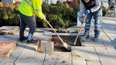 Bursa Büyükşehir Belediyesi, kentin simge noktalarından Tophane Meydanı'nda tarihi dokuya