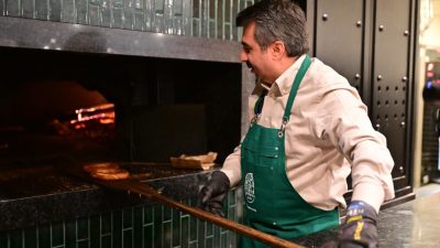 Yıldırım Belediye Başkanı Oktay Yılmaz, Tarihi Taş Fırın’da fırının başına