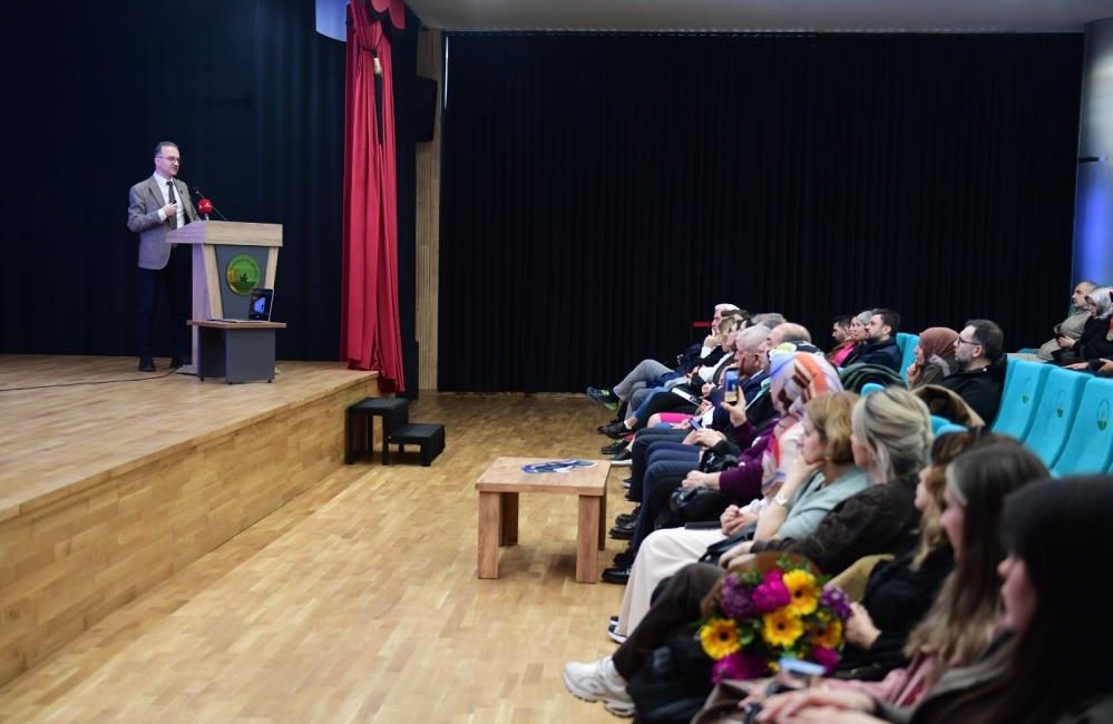 Osmangazi Belediyesi’nden girişimciliğe güçlü destek Osmangazi Belediyesi’nin düzenlediği Girişimcilik Zirvesi, iş dünyasının deneyimli isimleri ile