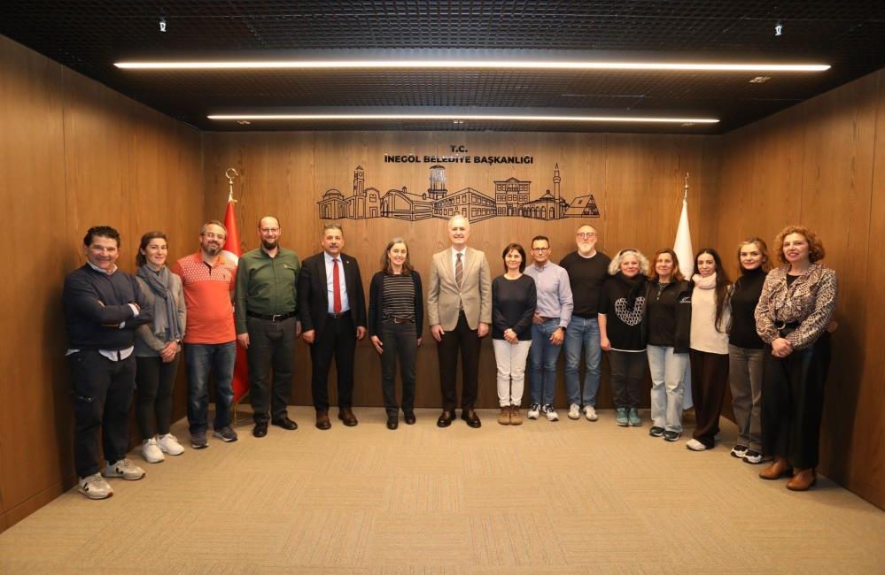 İspanyol misafirlerden İnegöl’ün ‘Nöbetçi Kitaphane’lerine tam not Erasmus projesi kapsamında İnegöl Halk Eğitim Merkezi’nin misafiri olarak İspanya’dan