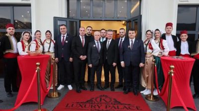 Bursa Büyükşehir Belediyesi’nin Sırbistan’ın Sancak bölgesindeki Priyepolye kentinde düzenlediği iftar