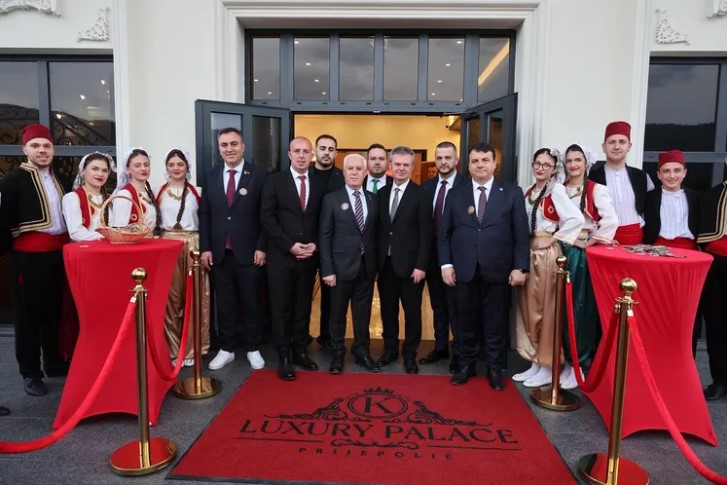 Bursa Büyükşehir Belediyesi’nin Sırbistan’ın Sancak bölgesindeki Priyepolye kentinde düzenlediği iftar