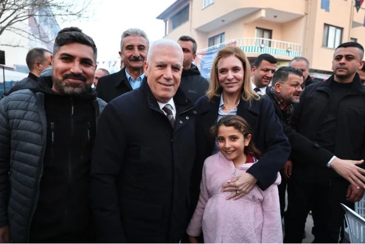 Bursa Büyükşehir Belediye Başkanı Mustafa Bozbey, eşi Seden Bozbey ile