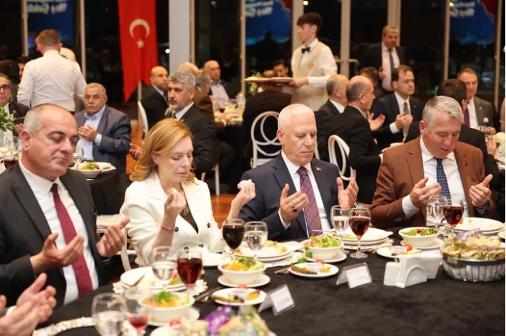 Bursa Büyükşehir Belediye Başkanı Mustafa Bozbey, mecliste yaşanan görüş ayrılıklarına