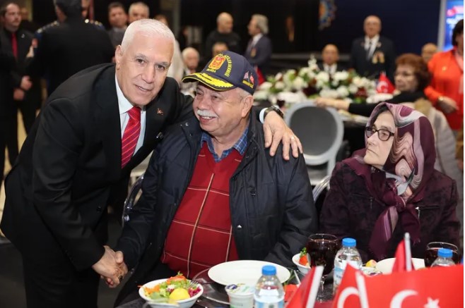 Bursa Büyükşehir Belediyesi tarafından düzenlenen iftar programında şehit aileleri ve