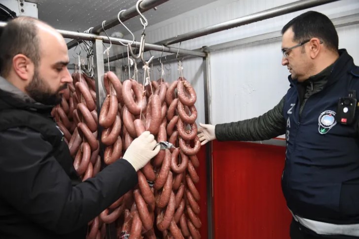 Vatandaşların sağlıklı ve güvenilir gıdaya ulaşabilmesi için denetim çalışmalarını aralıksız