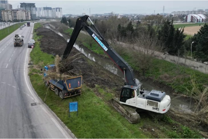 Bursa Büyükşehir Belediyesi BUSKİ Genel Müdürlüğü ekipleri, olası yağışların neden