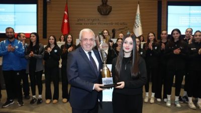 Nilüfer Belediyespor Kadın Voleybol Takımı, tamamı altyapıdan yetişen sporcularıyla 2.