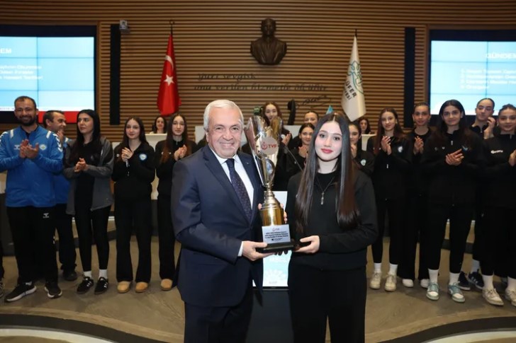 Nilüfer Belediyespor Kadın Voleybol Takımı, tamamı altyapıdan yetişen sporcularıyla 2.