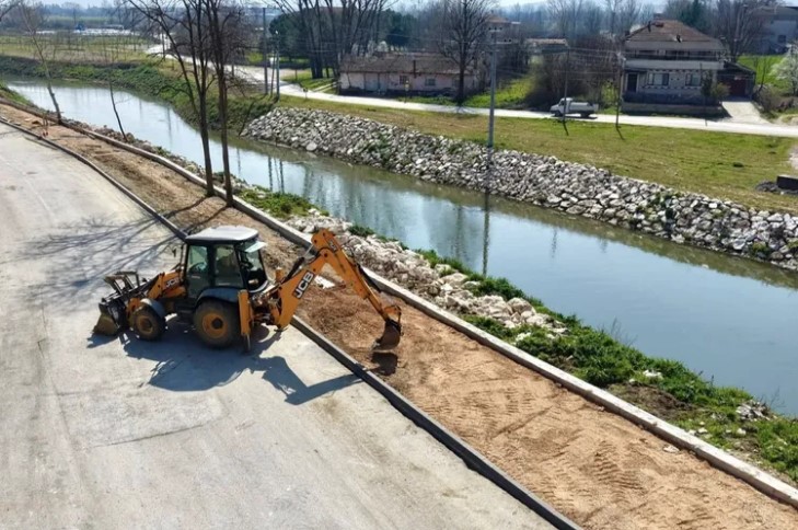 İnegöl Belediyesi, Kulaca Mahallesi’nde Koca Çayı çevresinde başlattığı peyzaj düzenleme